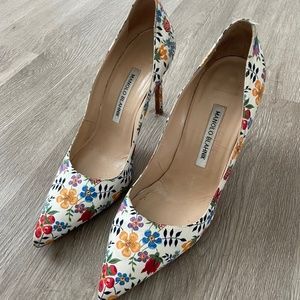 Manolo Blahnik White Floral Print Pump